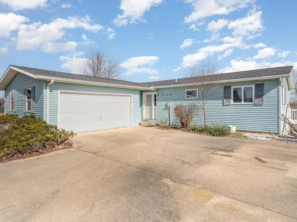 1046 Isabella Vista Dr, Weidman, MI 48893