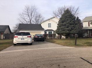 122 Azalea Cir, Streamwood, IL 60107