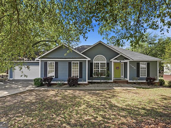 2nd image of 209 Long Pine Dr