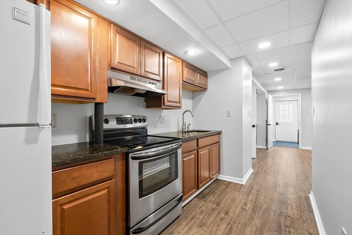 815 Aztec Dr — Photo 2