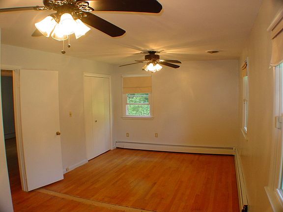 Master bedroom with 2 ceiling fans