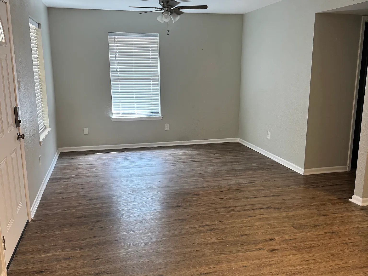 3 bed, 1200 sqft, $1,700 — Photo 3