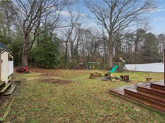 5th image of 703 Rasmussen Dr