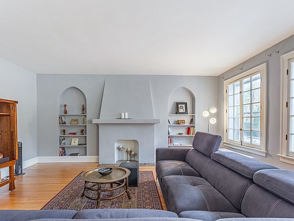 5th image of 7362 N Damen Ave APT 1N