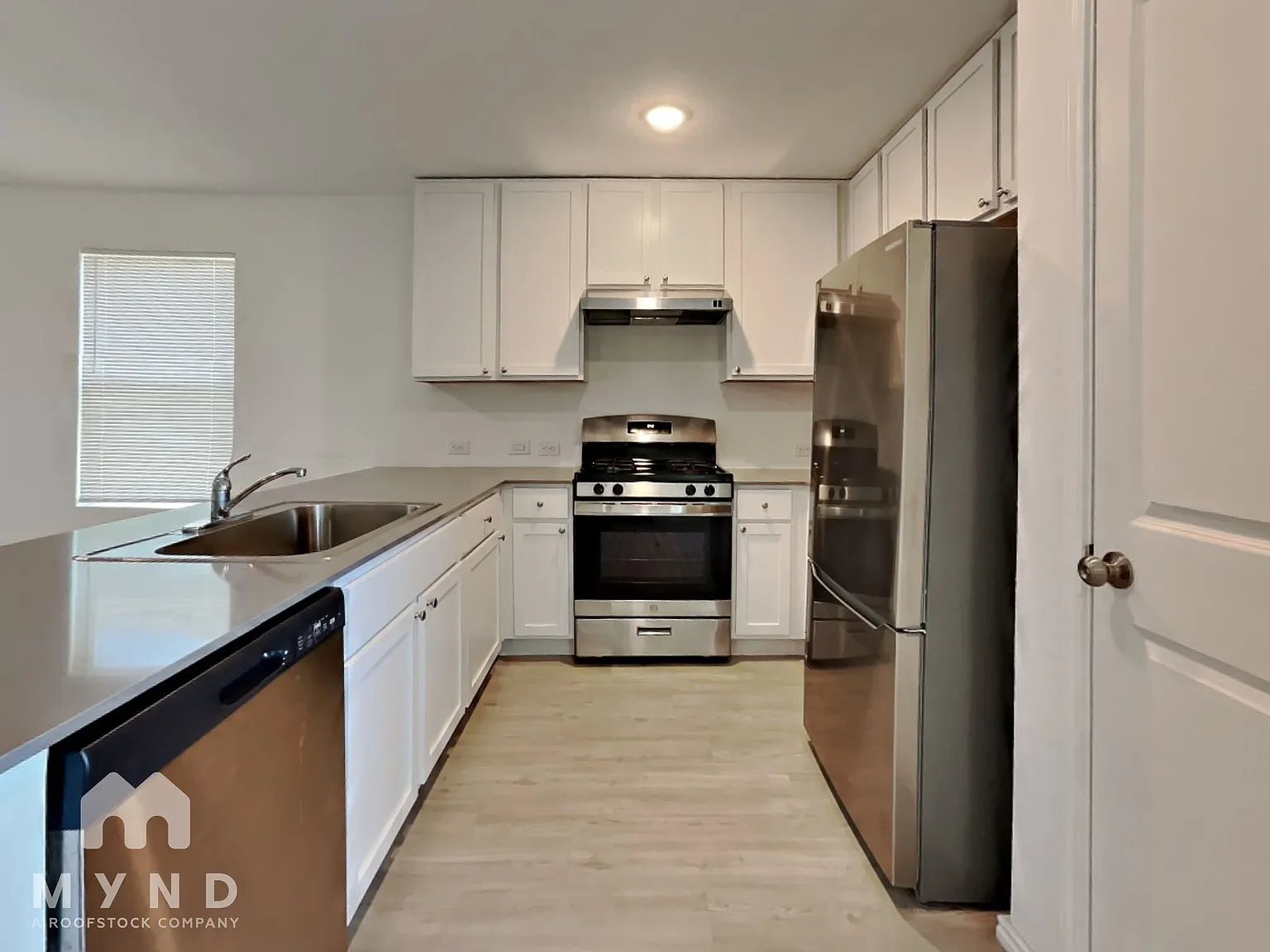 4 bed, 2.5 bath, 1950 sqft, $1,675 — Photo 3
