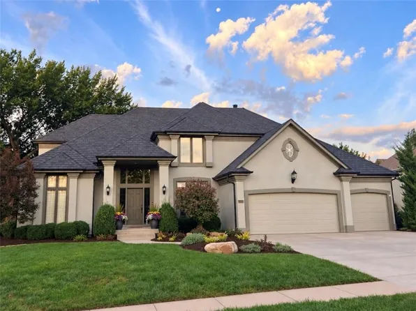 11618 S Lewis Dr, Olathe, KS 66061