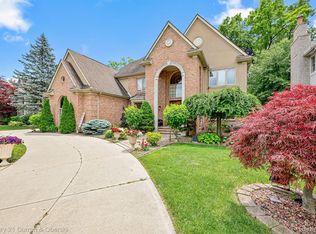 7 Cabri Ln, Dearborn Heights, MI 48127
