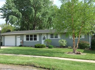 311 4th St, De Witt, IA 52742