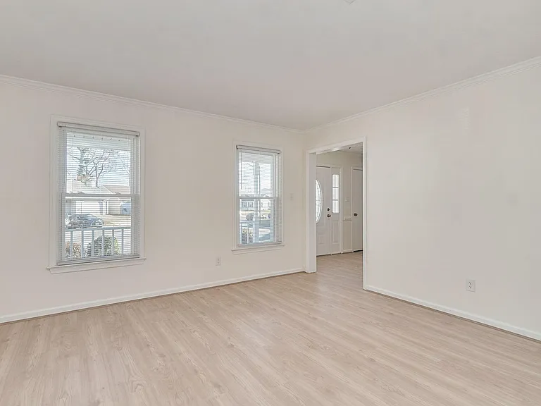 1221 Garth Ct — Photo 4