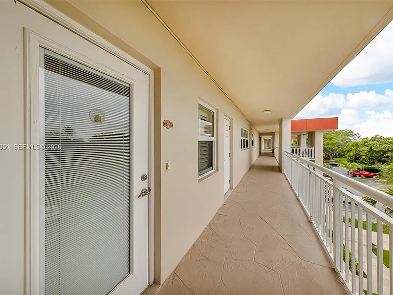 3050 NE 48th Ct #405 — Photo 33