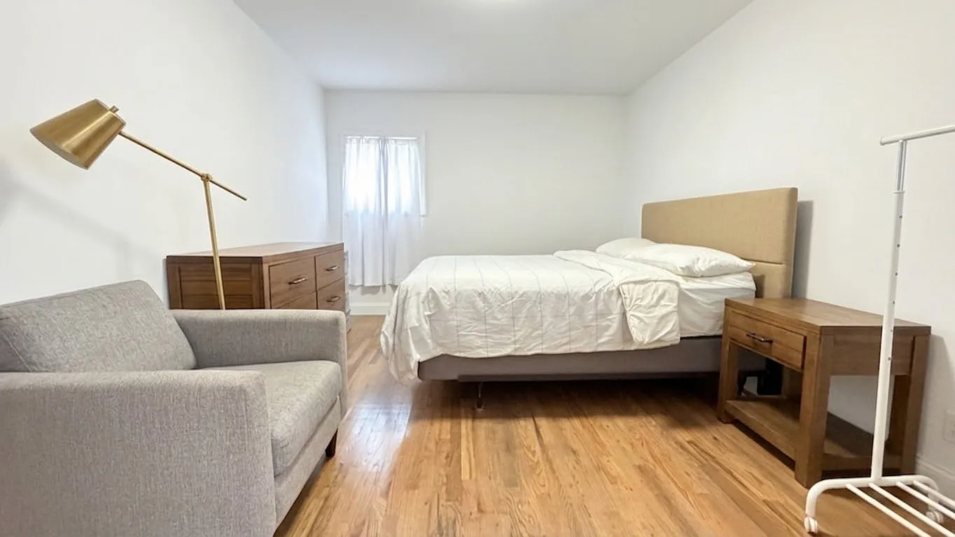4 bed, 2000 sqft, $5,300 — Photo 3
