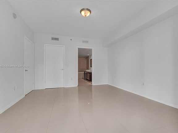 4th image of 475 Brickell Ave #14