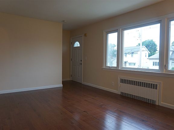 3rd image of 646 Belleville Ave