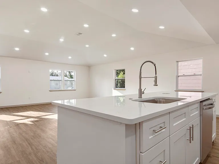 112 N Gayle Ave — Photo 10