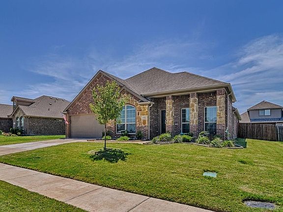 2nd image of 117 Honeysuckle Ln