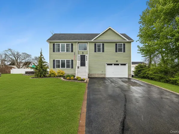 281 Clinton Avenue, East Patchogue, NY 11772