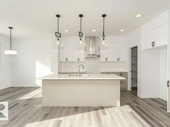 17923 63rd St NW, Edmonton, AB T5A 1R6