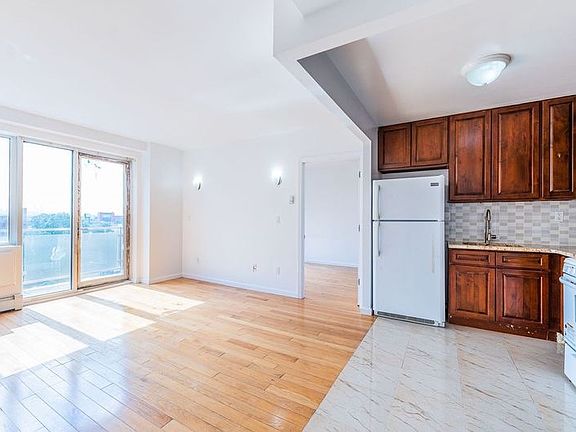 3rd image of 136-21 Latimer Pl Floor 2