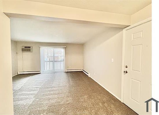 2nd image of 920 Kingsway Dr #2C