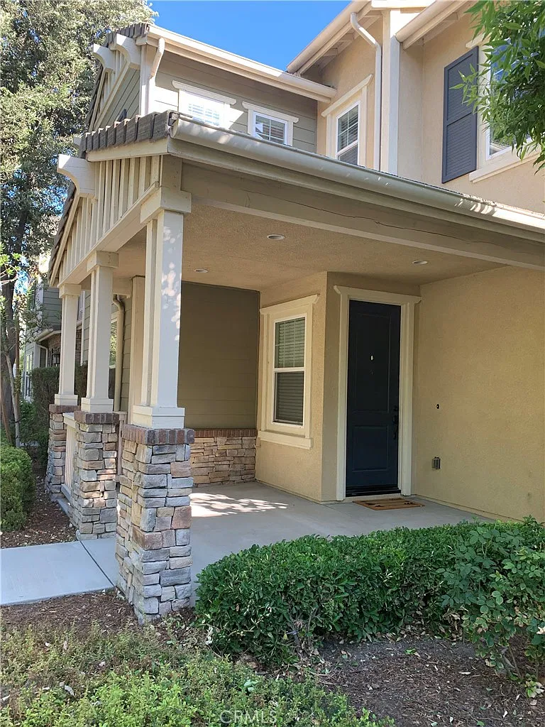4 bed, 2065 sqft, $3,600 — Photo 2