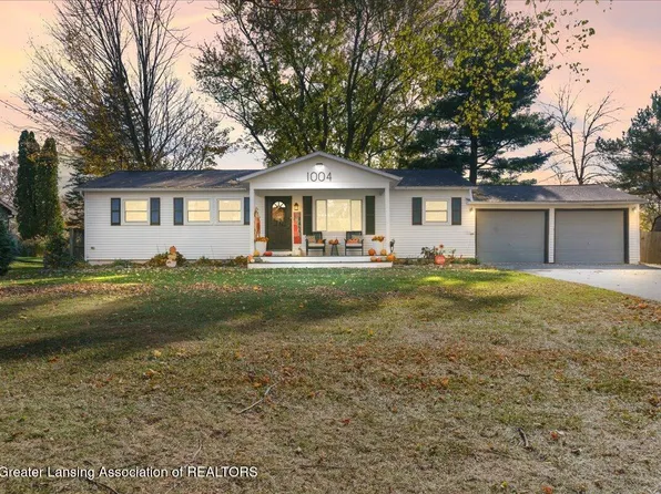 1004 E Dill Dr, Dewitt, MI 48820
