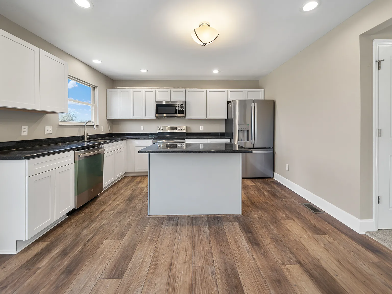 4 bed, 2226 sqft, $2,600 — Photo 4