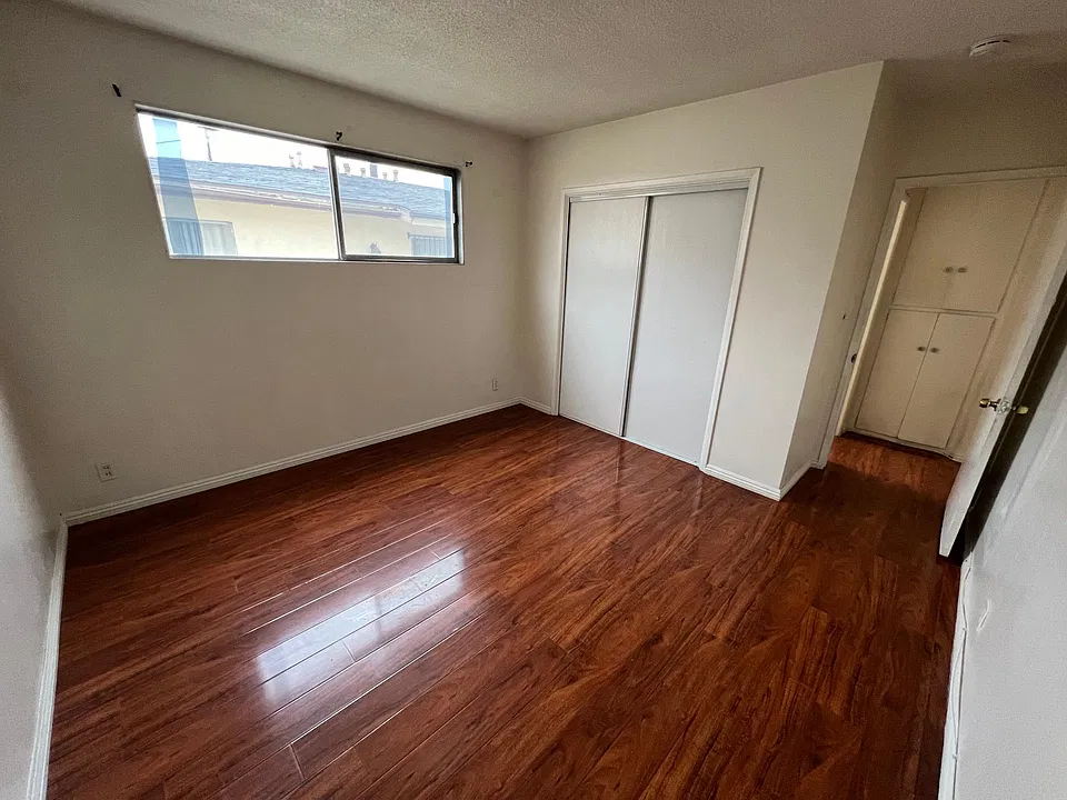 1160 College View Dr #6