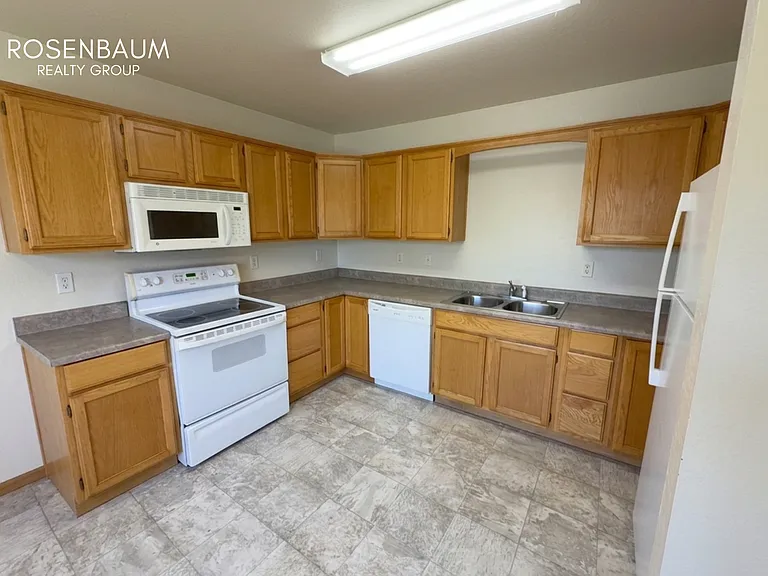 802 2nd St #1 — Photo 3