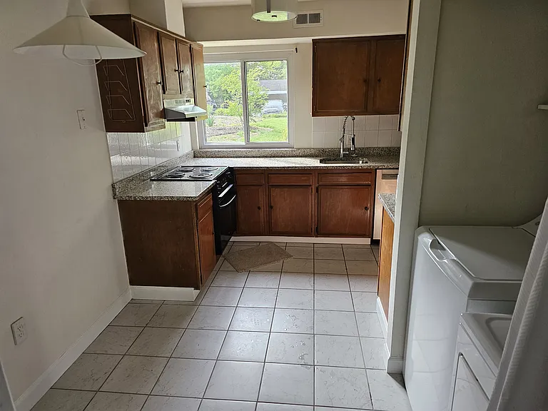 Wainwright Dr — Photo 4