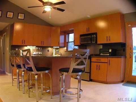 3rd image of 63 Meadow Ln