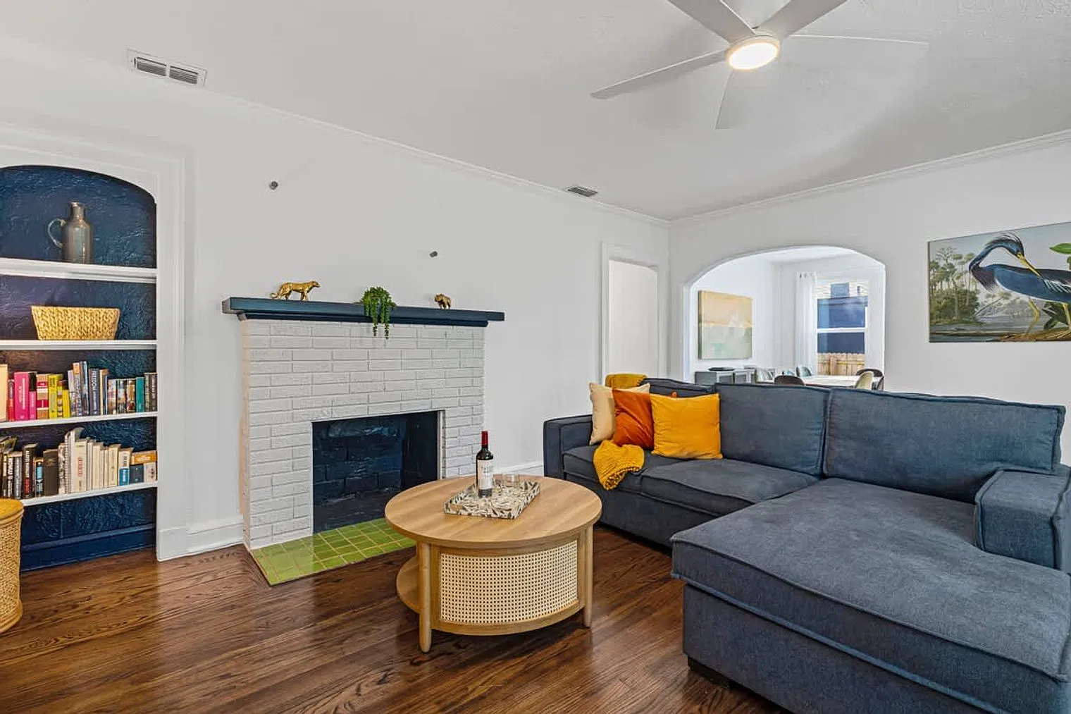 2 bed, 1.0 bath, 1119 sqft, $3,123 — Photo 2