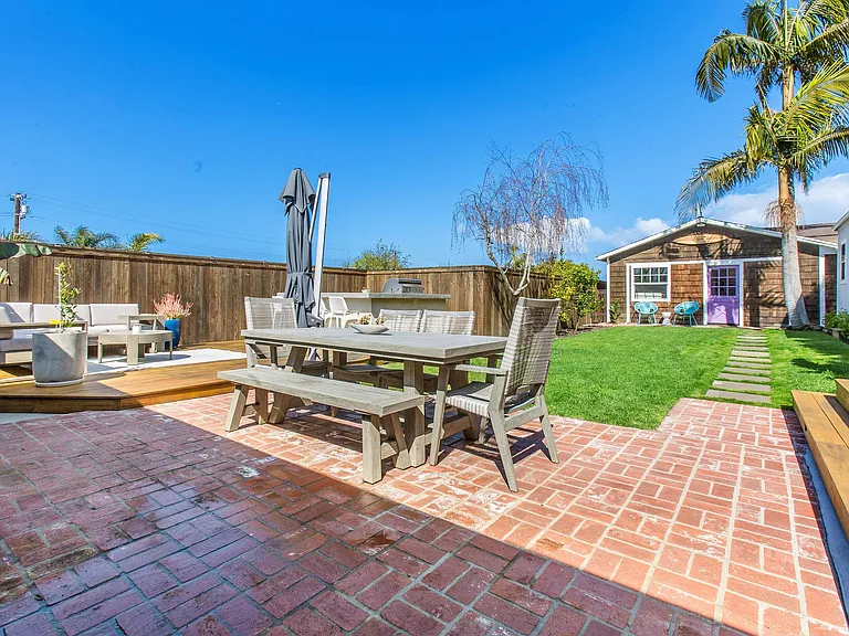 Outdoor Dining & Yard