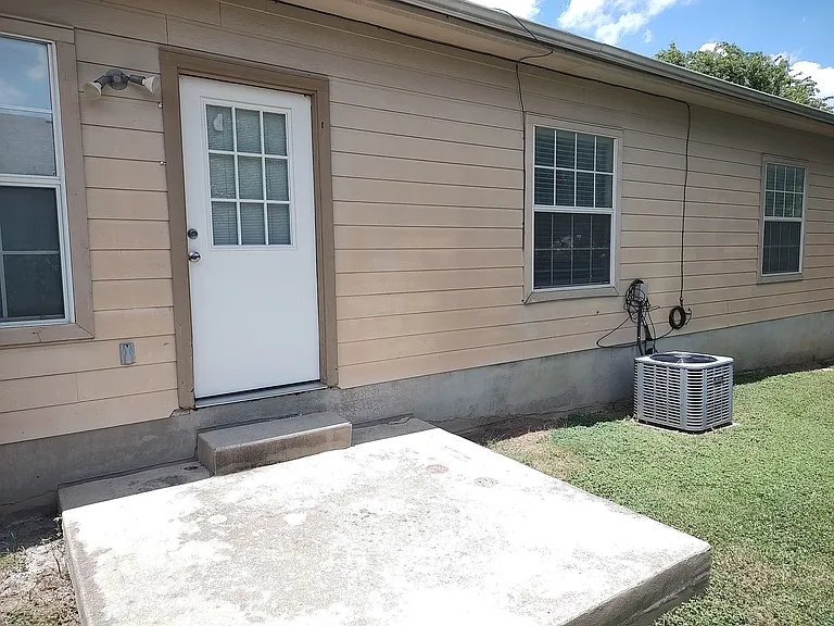 2206 S Bagdad Rd #B — Photo 11