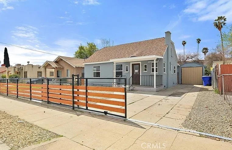 2 bed, 770 sqft, $2,400 — Photo 2