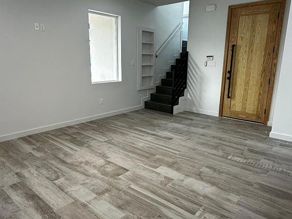 5th image of 310 E Rogers Rd #1