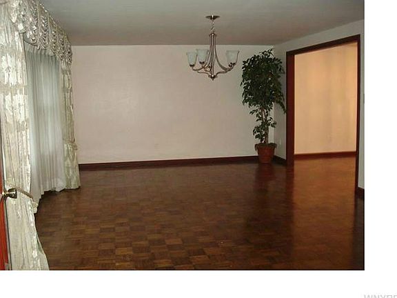 3rd image of 139 Chapel Woods