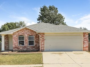 8761 Stonebriar Ln, Fort Worth, TX 76123