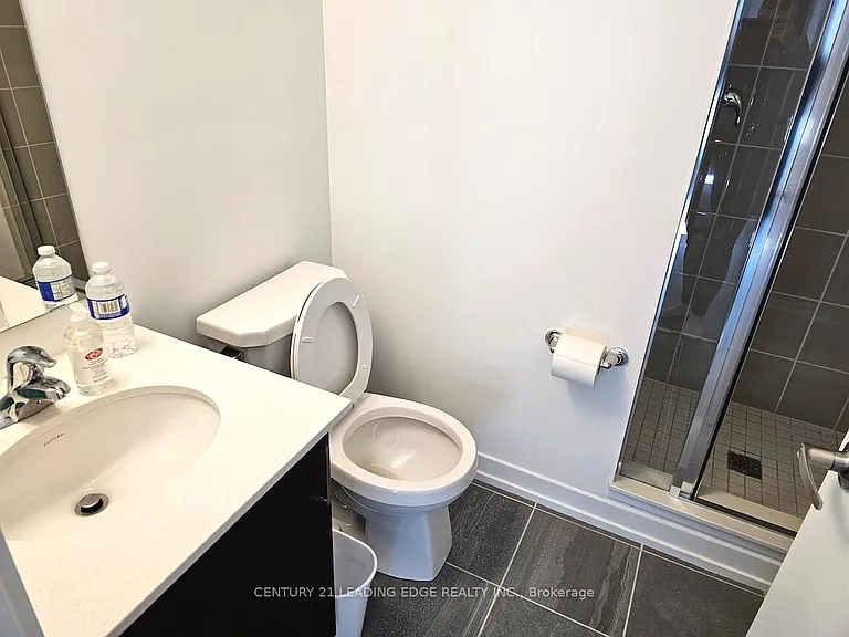 10 Spruce Pines Cres #1 — Photo 8