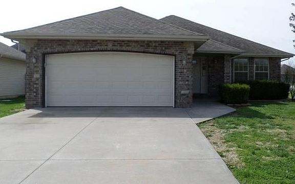 3rd image of 504 E Denton Cir