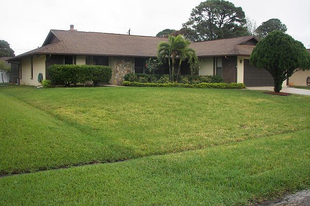 1st image of 130 SE Fallon Dr