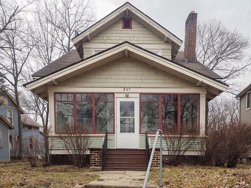 1st image of 807 Oakland Dr
