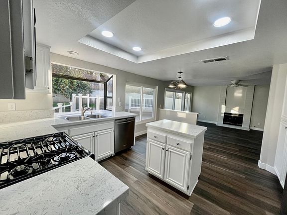 2nd image of 1722 Sunnypark