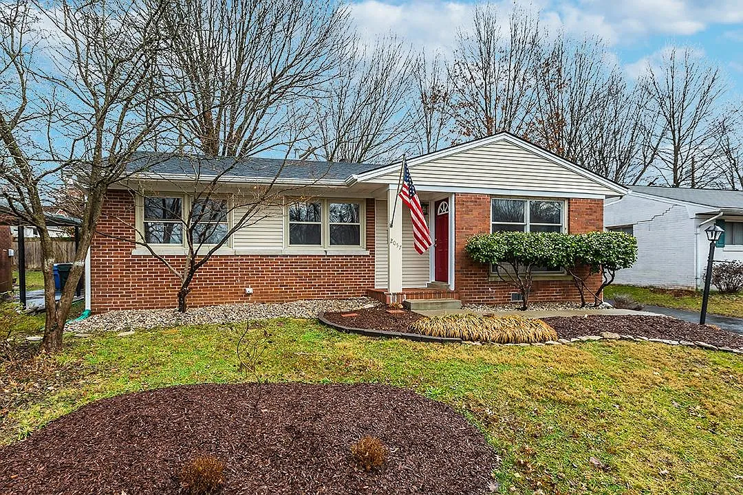 2057 Saint Teresa Dr photo 1