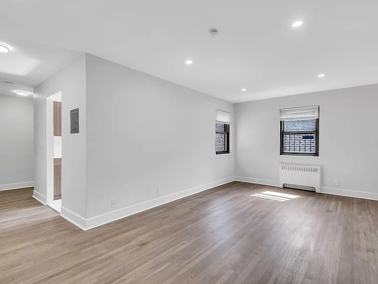 Palisades Manor Apartments — Photo 17