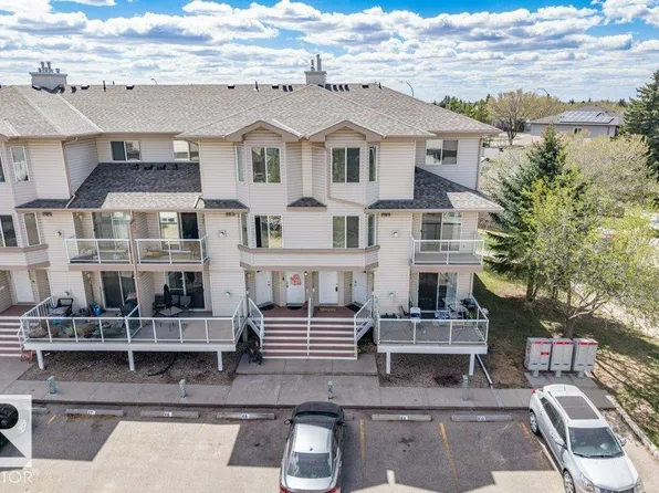 2505 42nd St NW #12, Edmonton, AB T6L 7G8