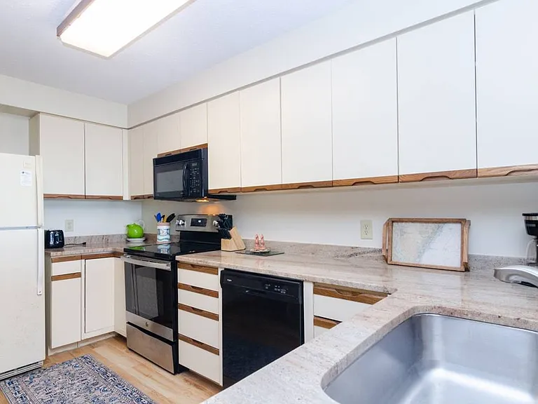 2510 N Lumina Ave #F — Photo 12