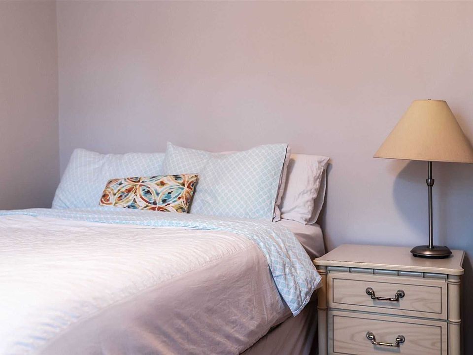 1st image of 298 Empress Ave
