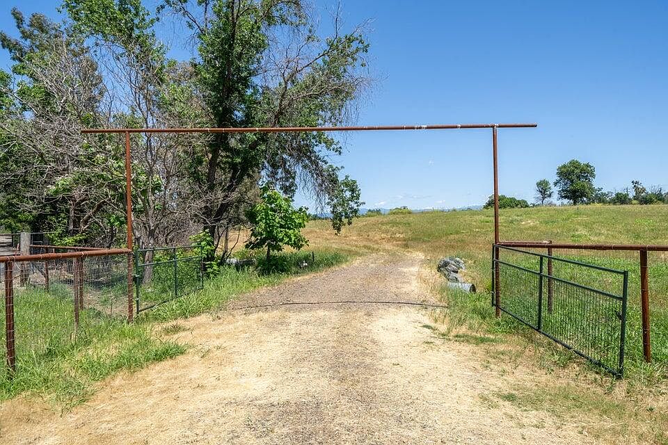 1st image of Deschutes Rd