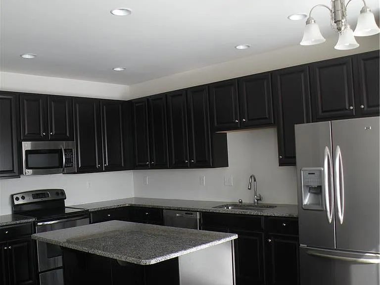6092 Valley Forge Dr — Photo 4