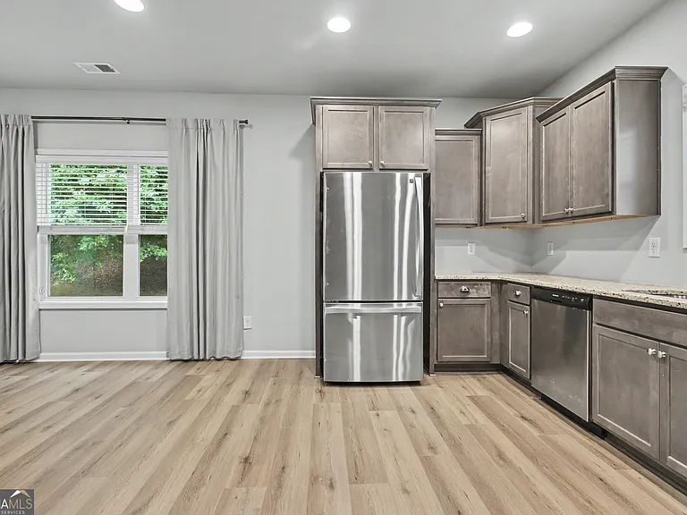 270 Southridge — Photo 15